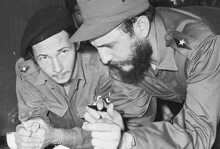 DrRobertoMOjeda's tweet photo. La  confianza en la Revolución Cubana ha sido un pilar fundamental y legado  profundo de Fidel y Raúl, forjada no en promesas abstractas, sino en la  ética del sacrificio y la lealtad al pueblo. #UnidosXCuba #CubaEstáFirme https://t.co/kn1EMrLnoG