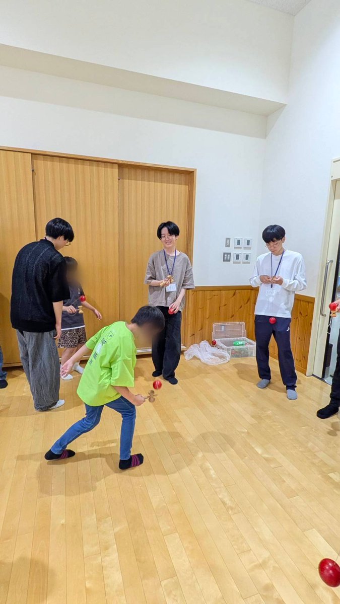 ChigasakiBBS's tweet photo. 茅ヶ崎BBS会の斎藤です。先月、寺子屋活動に参加してきました！✨️

今回は子どもたちの勉強を見たり、けん玉とドッチボールで遊びました！

参加回数を重ねるごとに子どもたちが少しずつ心を開いてくれるのが分かって、この活動の良さを実感しました。
次回もまた参加しようと思います！

 #BBS https://t.co/4qF5F5ehLi