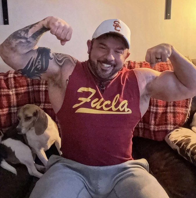 Seth Knight - I forgot to say happy fathers day to my daddy! Woof 😈❤️ https://t.co/7TE7nJueq1