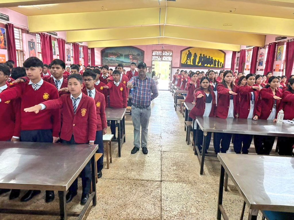 CBCShillong's tweet photo. ✅ The pledge on Nasha Mukt Bharat Abhiyan was read aloud at the program which was lead by Assistant Director, CBC Shillong, Shri Gopajit Das

✅ By taking the pledge, we become part of a nationwide movement working toward a stronger &amp; healthier India

@WailadmikiS @PIBShillong https://t.co/v2gUVoNjEM