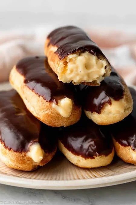 CorinnePulitzer's tweet photo. #PastryLovers are saying “Bon Appetit” today! It’s #NationalChocolateEclairDay & this taste of heaven is top of the Dessert Menu all day🇺🇸🇫🇷 @EclaireBakery @MarthasNY @VENIEROSdessert @MaisonChocolat @NationalDayCal @HeyWhatDay @DiningGuide2Day https://t.co/IN8YKqikOh