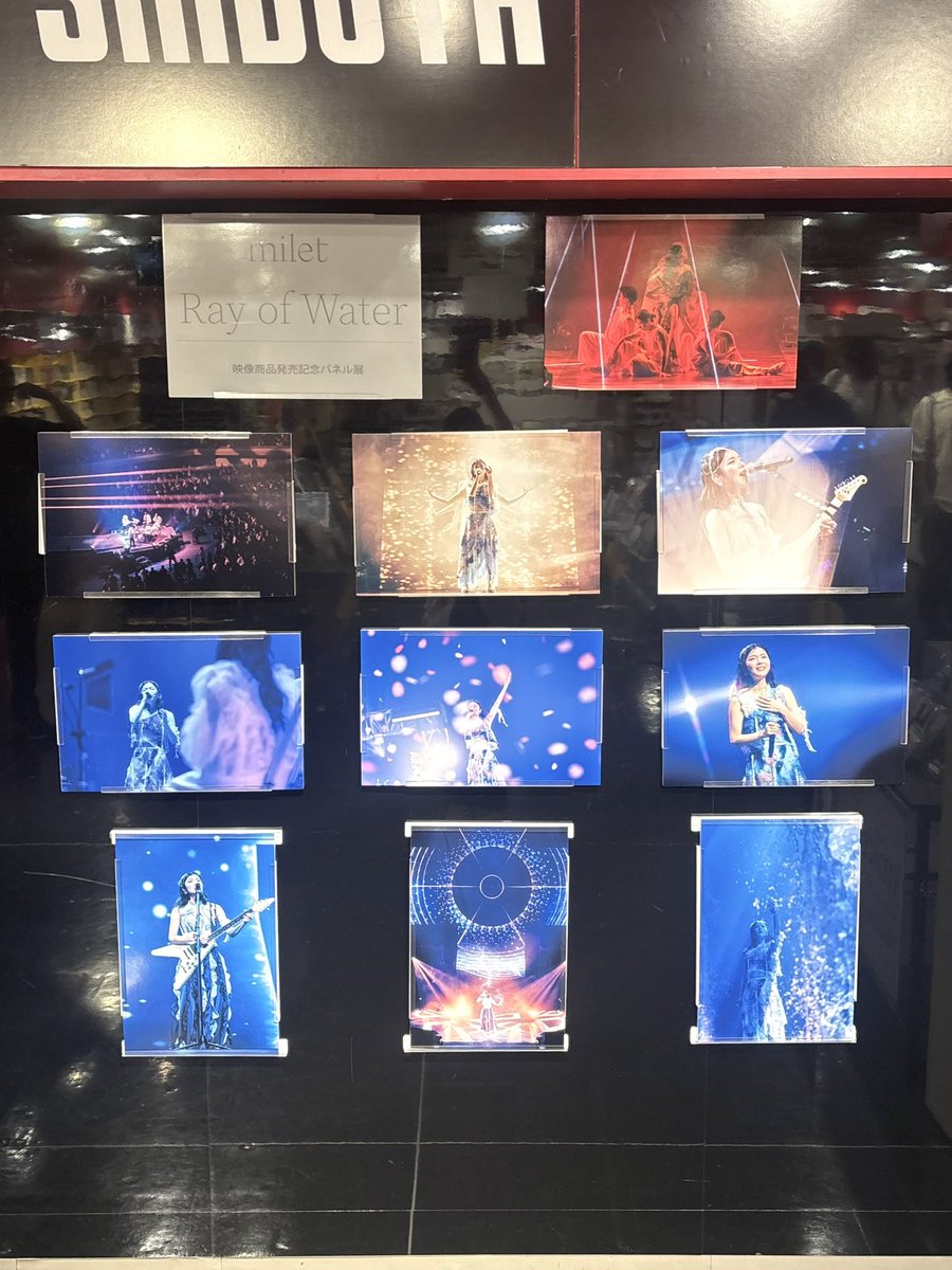 mlt190306's tweet photo. 改めてmiletちゃん、関係者の皆様、そしてタワ渋さん、素敵な衣装&amp;パネル展示ありがとうございました！！🩵💙
衣装展示はGL以来、とっても貴重な機会✨
光のように輝いていて、それでいて雫のようで、衣装を見ただけでも色んなことを思い出したり考えたりして感動でした🥹
#milet_RayofWater https://t.co/VJwXm8grpZ