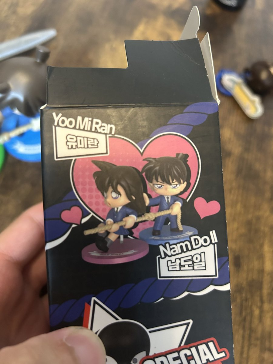 Kazu221b's tweet photo. 本来は蘭といい感じになる予定が在庫の都合により平次に照れてしまう新一くん(17) https://t.co/X48meCrZOe