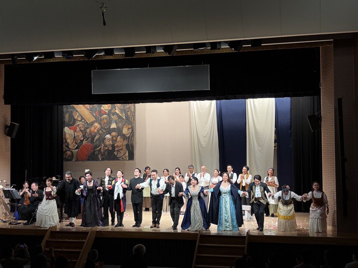 misandoooo's tweet photo. 第10回稲城市民オペラ【フィガロの結婚】
無事終演っ！！！！
ありがとうございました✨
衣装は脱ぐのも着るのも大変で毎度ピグモン状態でした😂 https://t.co/mVbtTmSXVi