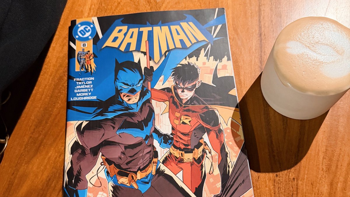 quadrinhosbsb's tweet photo. Batman 8 (2026) • Escrita por Matt Fraction e @TomTaylorMade e ilustrada por @JorgeJimenezArt e @LeeGarbett • E vamos à continuação da aclamada e esperada fase de Matt Fraction escrevendo o Batman! Nesta segunda edição, Fraction e Jorge Jiménez dão … https://t.co/vpPYbiUUCG https://t.co/8Tf0irFgSF
