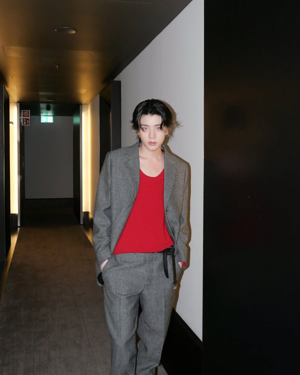 enhypenupdates's tweet photo. (2/2)

#PRADAxENHYPEN #ENHYPENonPradaSS27 @ENHYPEN_members @ENHYPEN https://t.co/B0drtXrxya