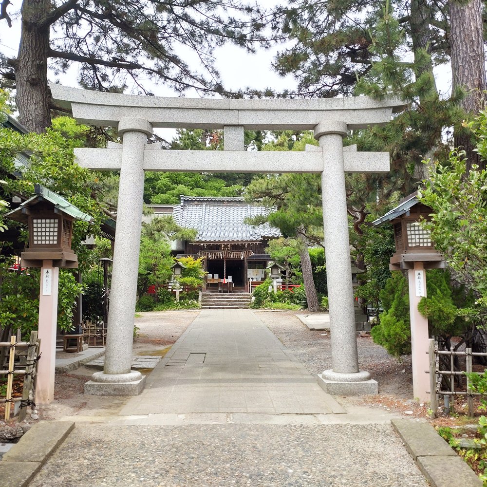 ShimaTKhiro's tweet photo. 2026.06.14⛩️寄居諏訪神社⛩️
新潟市中央区 #寄居諏訪神社 へ参拝👏いつ来ても静かでゆっくりとお参りができます◎半年間を乗り切れた御礼を伝えて、残り半年が実り多い時間になるようしっかりと祈念いたしました👏今月もお参りできてよかった◎どうか幸運がありますように！#御朱印 #御朱印巡り
#神社 https://t.co/6623i7J9UN