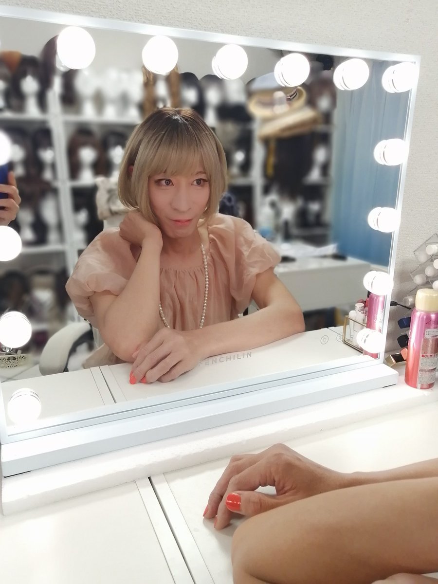 jososhi's tweet photo. 本日はあきこさんのメイクをさせていただきました❤️
メイク研修のためにご協力をいただき本当にありがとうございました。とても充実した学びの時間となりました。お忙しい中お越しいただき、心より感謝しております。
保志先生本日も沢山学ばせて頂きありがとうございました🥰 https://t.co/VnOReud3oR