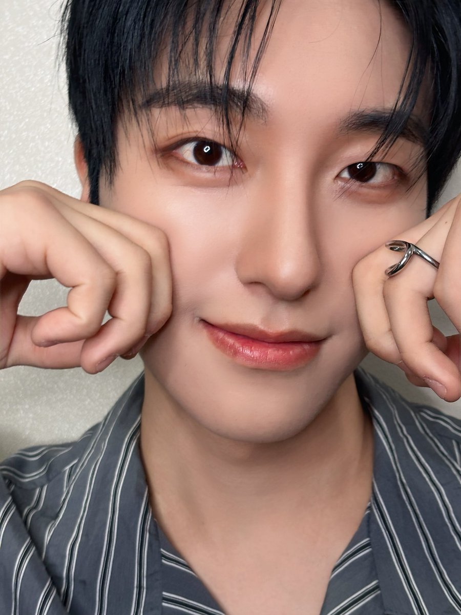 OmegaX_members's tweet photo. [#OX]

오늘 행복했다!🫶 포애기 고마워❤️

#OMEGA_X #오메가엑스
#세빈 #SEBIN https://t.co/1sqlegTMhv