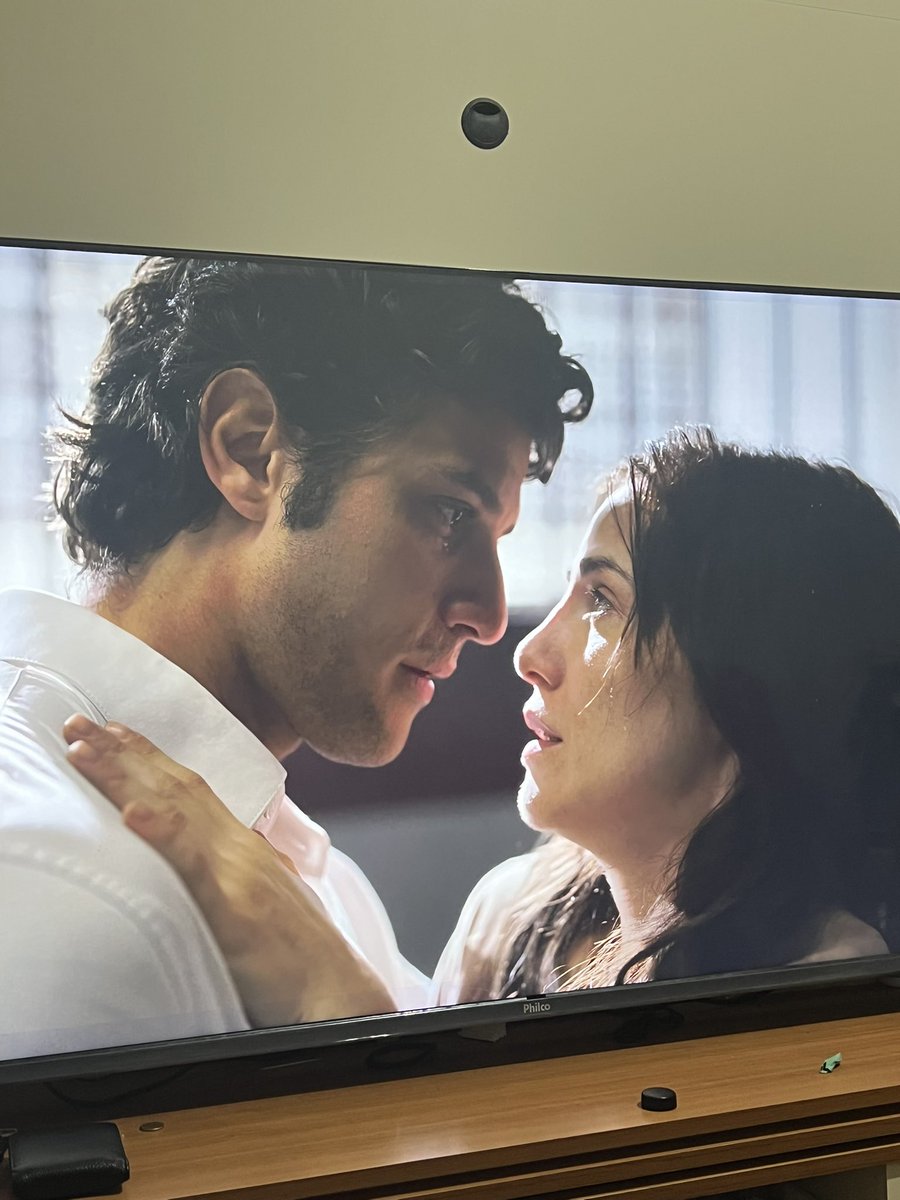 joaoreisof's tweet photo. Eu to amando essa novela, mas juro que esse amor todo dos dois me irrita as vezes kkkkkkkkk se lambendo em pé na cadeia plmds #quemamacuida #novela https://t.co/ZS6dLGDvnm