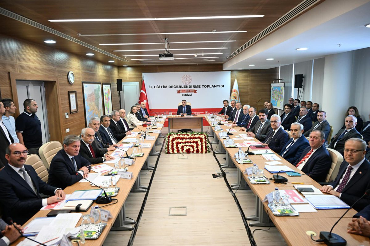 h_basgun's tweet photo. Eğitimde Vizyon, Maarifte İstikamet…
“Bilginin değerle, eğitimin hikmetle buluştuğu şehir Denizli’de; Millî Eğitim Bakanımız Sayın Yusuf Tekin’in teşrifleriyle İl Eğitim Değerlendirme Toplantımızı gerçekleştirdik.Hoş geldiniz Sayın Bakanım.” 🇹🇷 https://t.co/EAaIo8sYs0