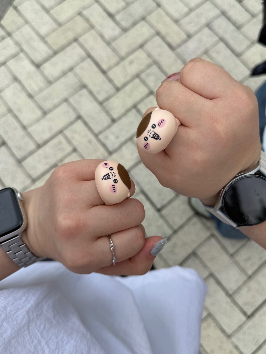 yeormy_'s tweet photo. 순수체급으로 개못생밤티밤탱이 중복뽑아서 영원히 커플링하고다녔더니 만나는 일본인직원마다 반지 기엽다해주심,,ㅎ,,, ㅜ https://t.co/3Zk2O3qk0O