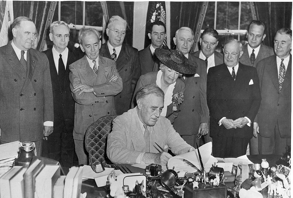 garlandgates's tweet photo. Today in 1944, President Franklin D. Roosevelt signed into law the Servicemen's Readjustment Act of 1944, commonly known as the #GIBill. #FDR #WWII https://t.co/4jgiLB3VlW