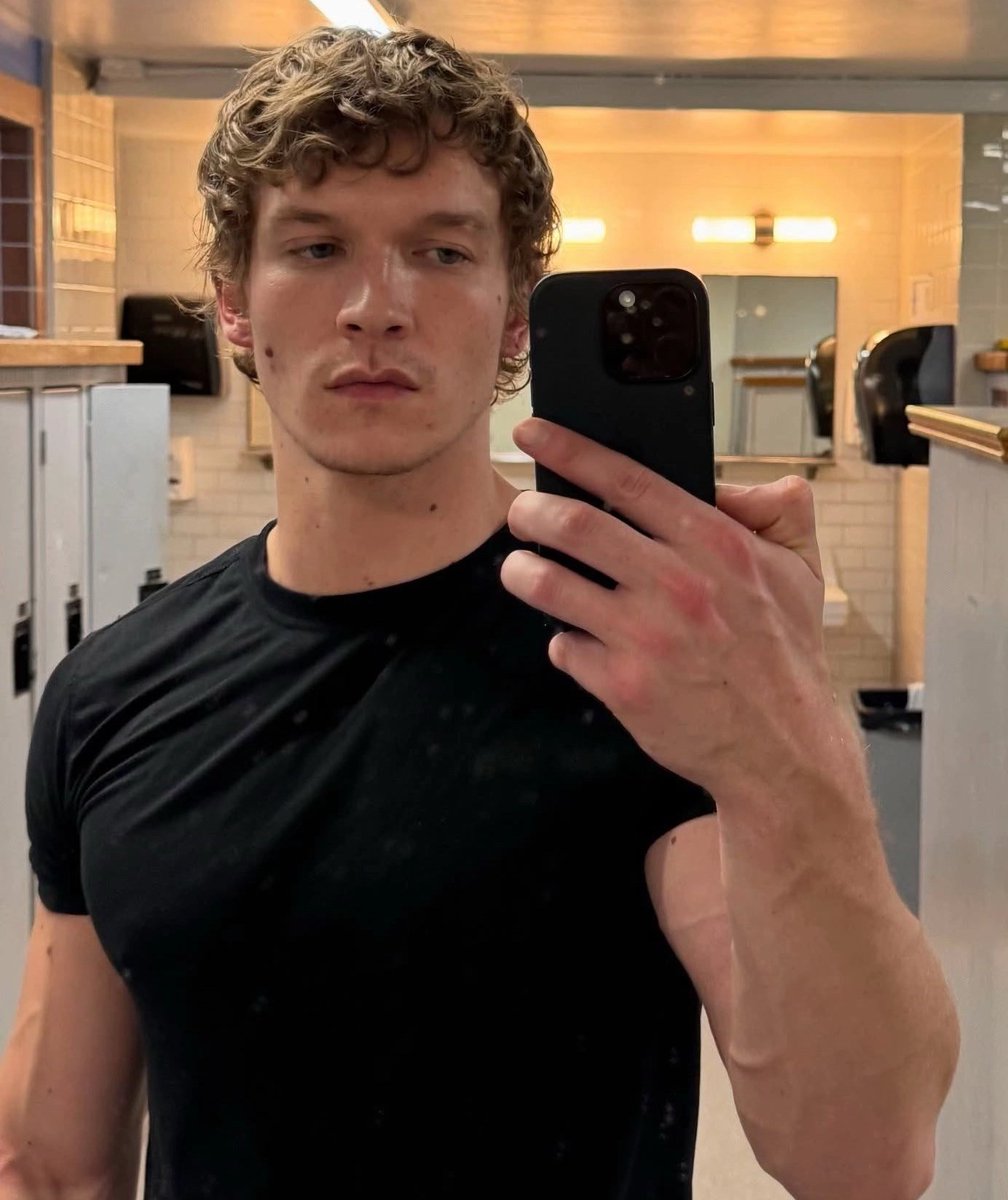 bratprinceilya's tweet photo. do you think he ever misses his gender fuckery days https://t.co/ChpCSuayjl