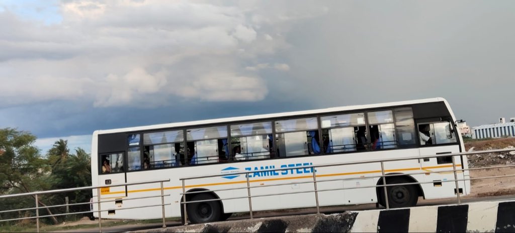 Updatestrichy2's tweet photo. Staff bus 🚌 Zamil Steel spotted at Prattiyur 👏 as per Info around 10 Buses being Deployed in connecting city’s Various Parts into The Plant Located in Manapparai SIPCOT #Trichy #Industry https://t.co/kSjPiv6IFH