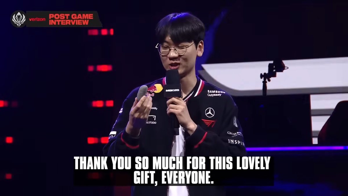 PolymarketLoL's tweet photo. 🎙️  | Jeesun  🇰🇷  picks Sjokz handing out pet rocks to KrugLord T1 Doran at 2025 MSI as a Top4 MSI Moment of all time:

"behind the scenes we double and triple checked with T1 beforehand to make sure the team and Doran were comfortable using the meme together"

"Doran was super open to it, he loved the idea and so did the crowd, that is how we got one of the cutest and the funniest MSI interviews moments in recent years"