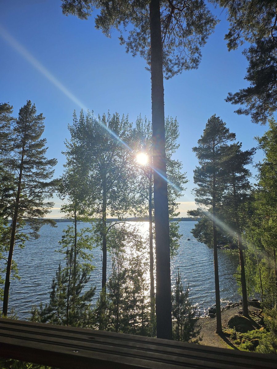 iramiya_'s tweet photo. damn midsummer was good https://t.co/1PuxNOhlpI