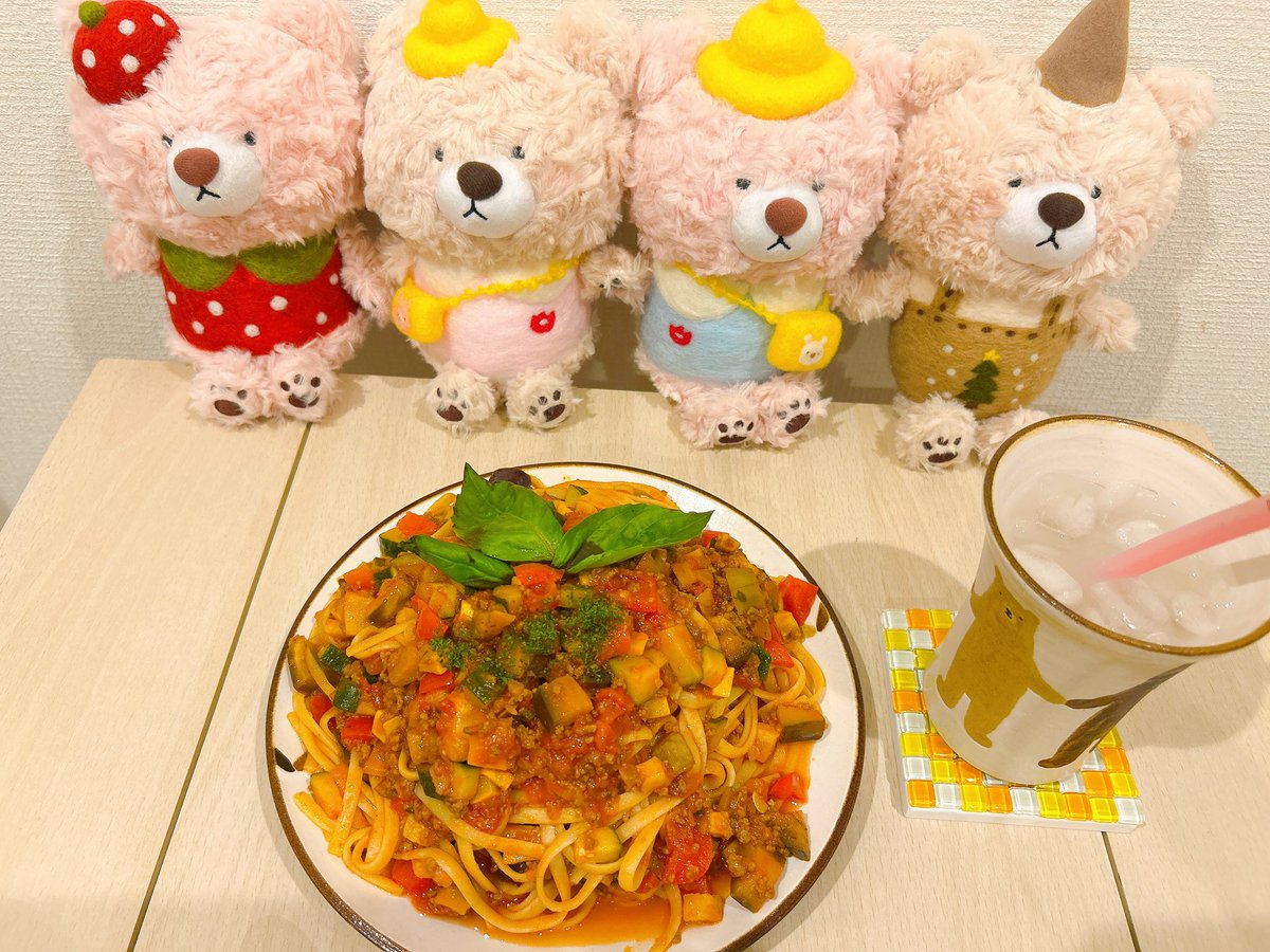 harpliy's tweet photo. 本日の夕ご飯🌕

夏野菜たくさんラタトゥイユ生パスタ🍝🍅🍆🫑

もふくまちゃん達(@cocoa_room )と頂きます。

#おうちごはん
#ラタトゥイユ
#ラタトゥイユパスタ
#おうちイタリアン
#生パスタ https://t.co/JRRCzvLv3M