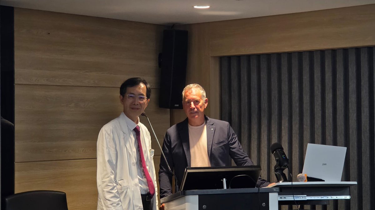 mikelizquierdo_'s tweet photo. Grateful and honoured to share VIVIFRAIL with colleagues in Seoul 🇰🇷
@SeoulNatlUni: a VIVIFRAIL-based exercise program to prevent frailty & falls in community-dwelling older adults.
@kh_univ  Hospital — "Beyond the Prescription Pad": exercise as medicine to reverse polypharmacy & frailty in the aging patient.

Function determines the dose.

#VIVIFRAIL #ExerciseIsMedicine #HealthyAgeing #Frailty #Polypharmacy