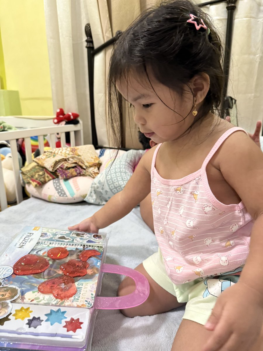 tffnykate's tweet photo. while she’s playing and im pumping

me : u want baby brother to go home na? 
akira: *nods* papa God please go home na baby leon. *sign of the cross*

🥹😭 bruh, i legit did not expect that from her. sakto napa jud ang pagpanguros hahah 🥲 https://t.co/zLdlbVD3Hx