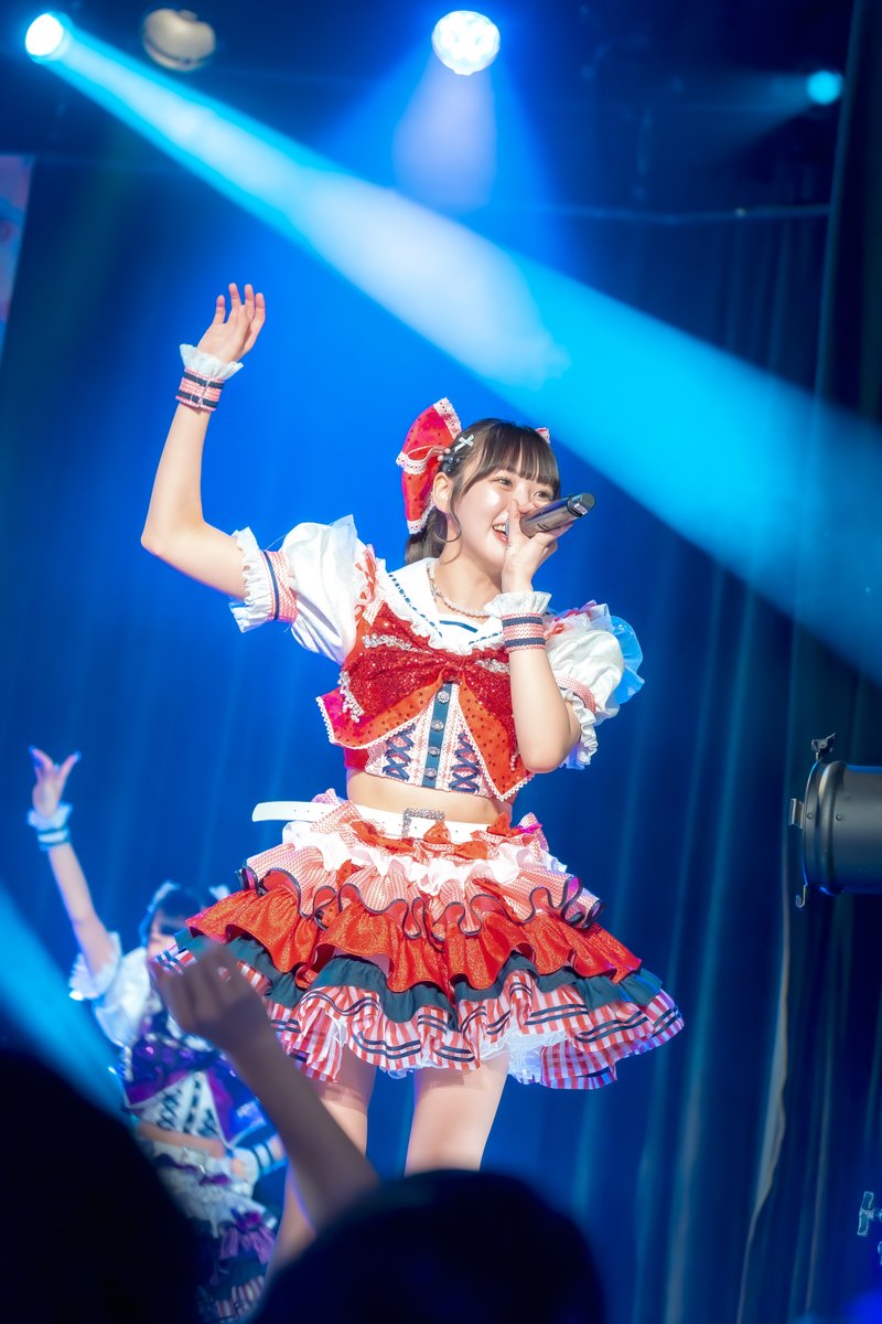 jazznuma's tweet photo. 寄りと引きで🥹このサイドのライトがまぶしー！な顔をしていた

「アルバムリリース記念ツアー 全国お届け大作戦」
2026/6/22 WWW X
#ステイニー #神崎あゆみ https://t.co/YQfeRLlTI0