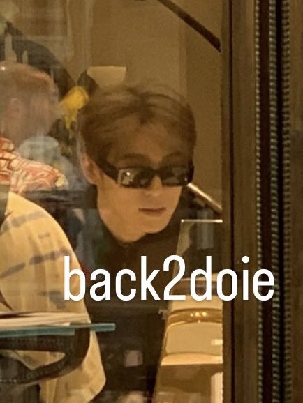 JAEWOOLOOKS's tweet photo. a jaehyun shopping trip always includes a sunglasses try on session https://t.co/njZCozu73A