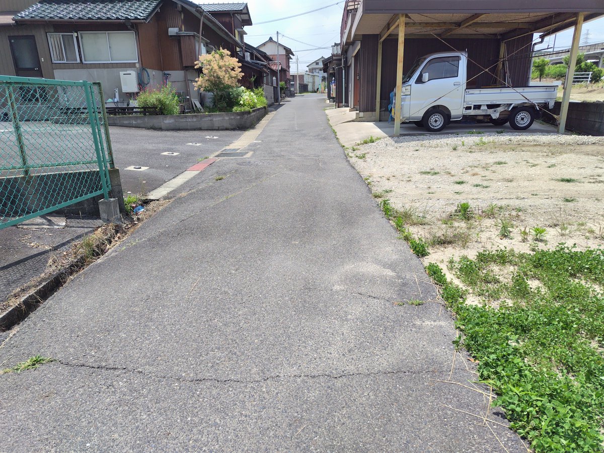 hakusiyu's tweet photo. 飯田街道歩き、豊田市内。

保見駅近くの旧道の解説板を撮影すると、たまたま愛環鉄道の電車が通りかかって背景に入った

別に狙ったわけでもなく
グッドタイミング🚃

珠玉の一品となった📷️

馬《●▲●》助ヒヒーン♪ https://t.co/pZzYBVcXNb