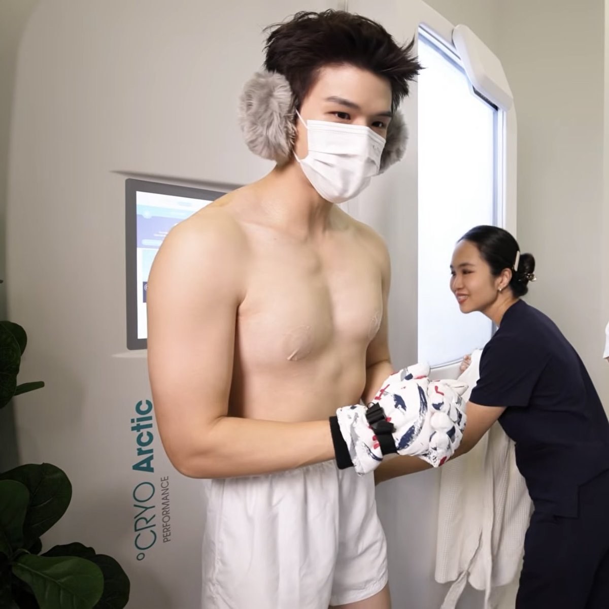 EuriThePolca's tweet photo. Phor Phor Newwiee and Polcasky 🥶🥵

Our polar bear father and son are cute human beings trapped in hot men’s bodies. 😌

#TRENDTOร่างทองEP8
#Newwiee #SkyWongravee https://t.co/OnoqB3rhqz