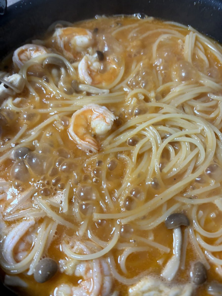 copan_rabit's tweet photo. 親は割引海老で、この前のブイヤベースの残りを使ったスープパスタ😋
嫁さん大満足やったから嬉しいわ😆
盛り付け綺麗だったらもう少しよかったかなー https://t.co/YjjvpJIF6b