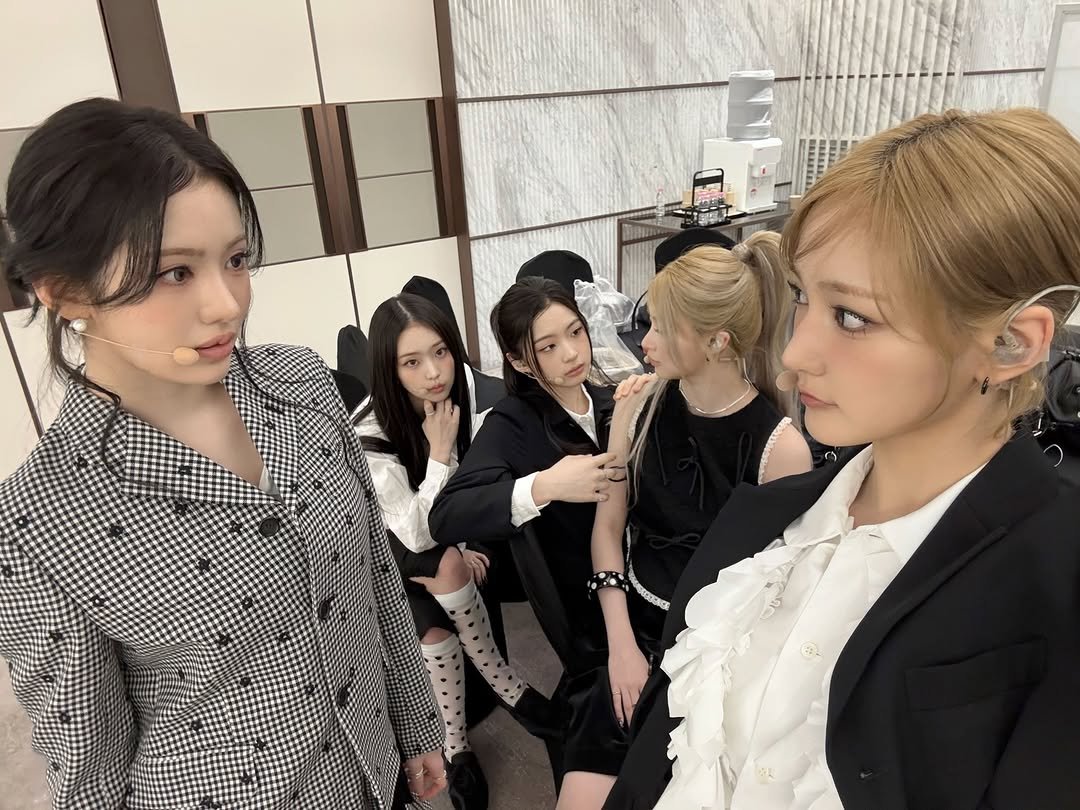 levesol's tweet photo. We styled ensembles for showcase inside backstage lounge. Chromatic harmony sculpted sleek refined aesthetic, never dulling youthful spark. Anticipation shimmered across mirrors, echoing heartbeat before stage entrance. https://t.co/CBuyYSj6bK
