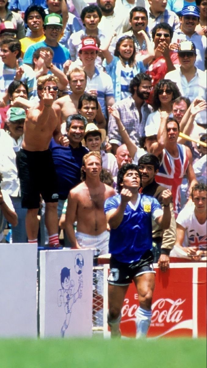 arg_humana's tweet photo. Hace 40 años te cargaste la fuerza de un pueblo sobre tus hombros. 

Te amamos y te extrañamos, Diego. https://t.co/r08CGUGigY