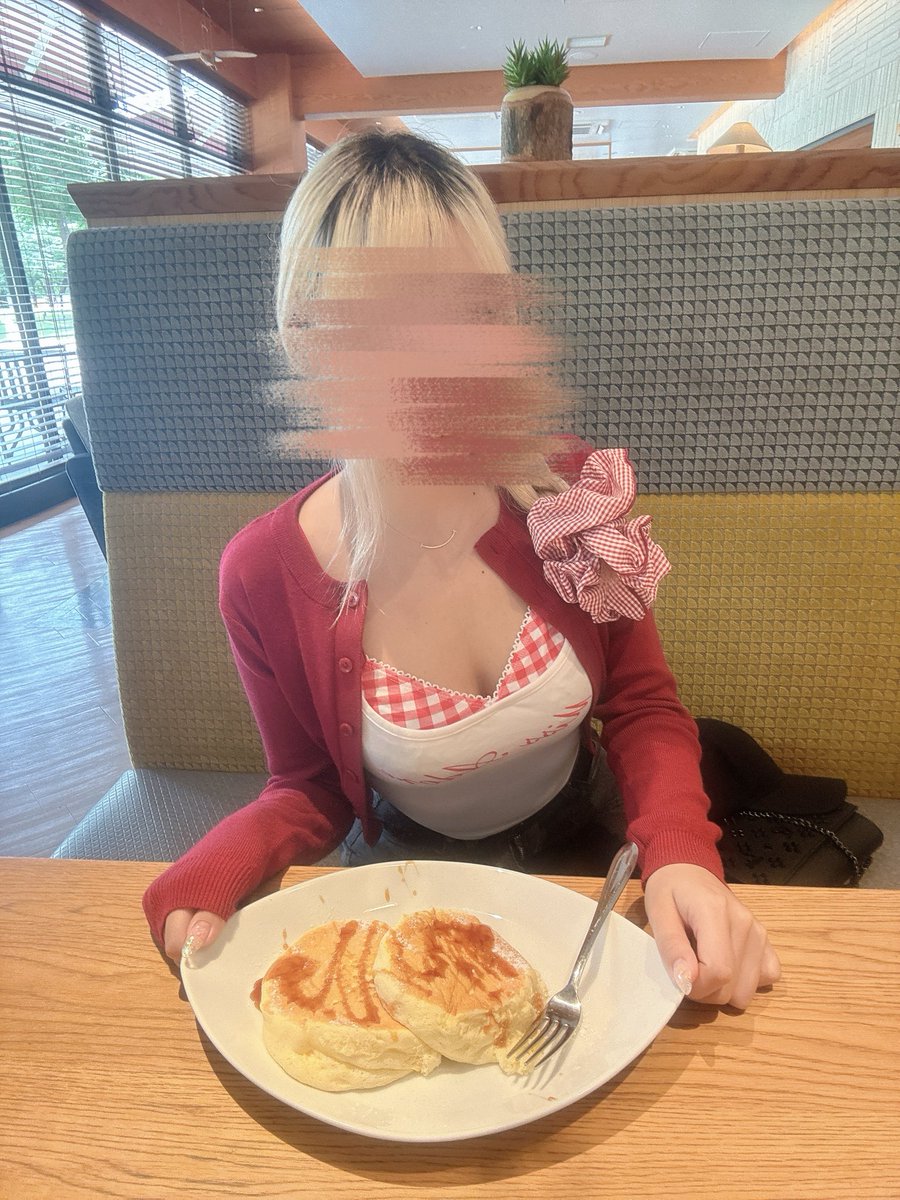 RR_eru_'s tweet photo. 1個前の投稿で言ってた今週は変則的なシフトです！！！
今週は
遅番🌙月曜日、火曜日、水曜日
早番☀️土曜日

もしかしたら日曜日の早番出れたら❣️ https://t.co/7e8jLtIgPP