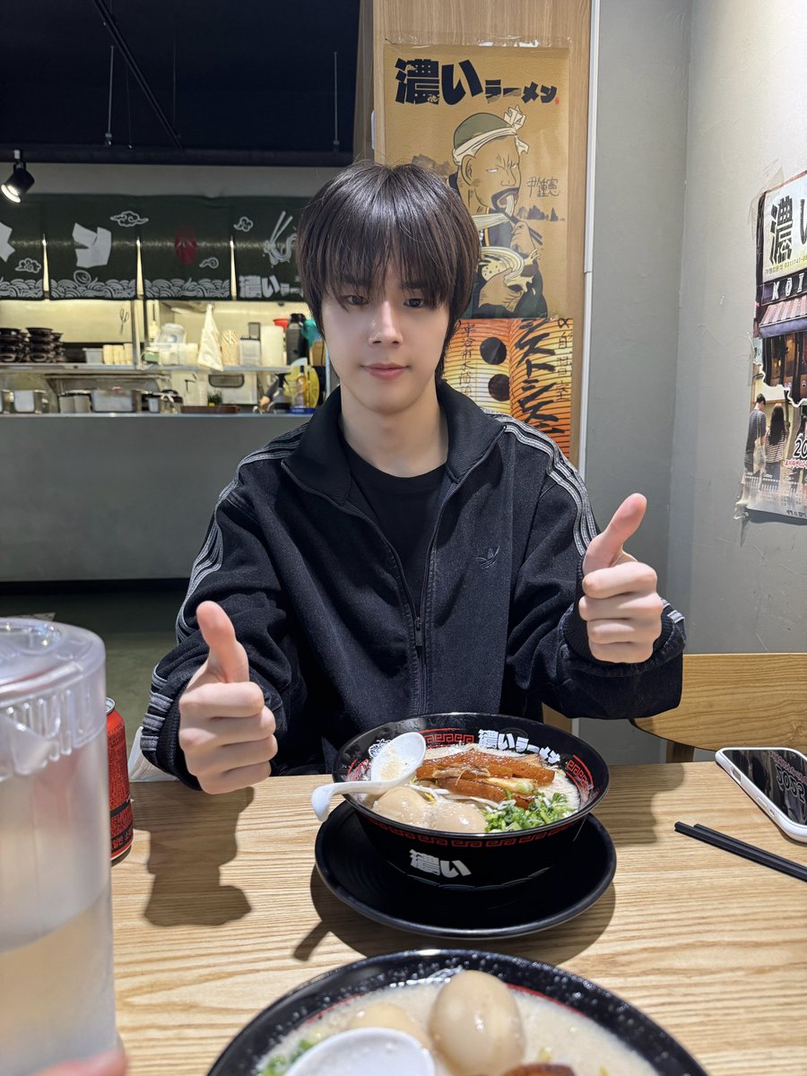 82Message's tweet photo. [#석쭌이]
내 층메 성빈이 생일 축하하고! 늘 나를 재밌게 만들어주고 리액션 맛있게 해 줘서 고맙다! 앞으로도 많이 웃자!🤣🤣

#82MAJOR #82메이저 #에이티투메이저
#박석준 #PARKSEOKJOON https://t.co/Gkw31xB31V