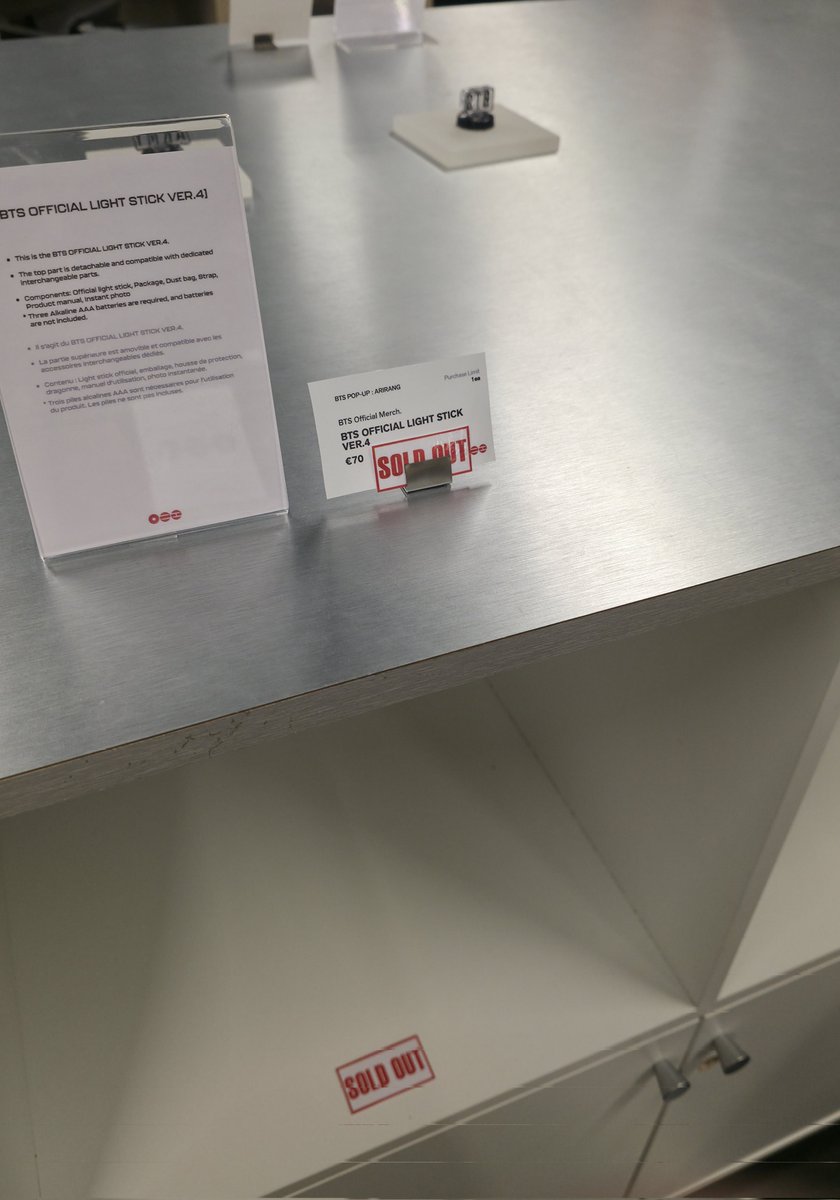 lixboo96_'s tweet photo. The lightsticks are sold out at the pop-up in Brussels! 🥲 https://t.co/WWMZBnMv0J