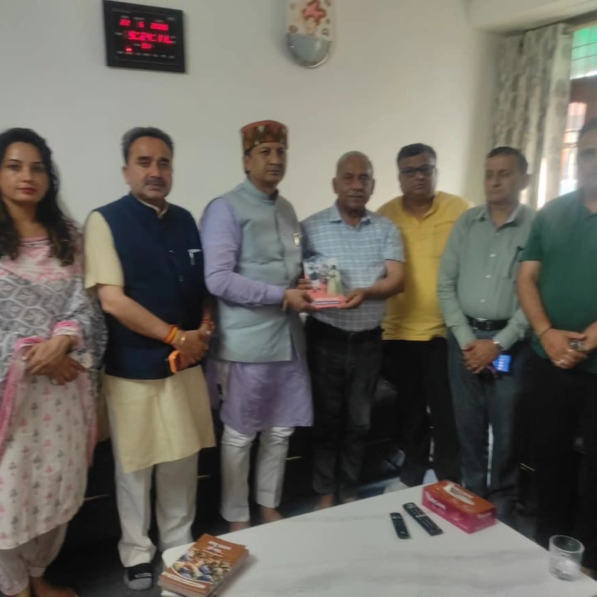 BHJwithsikander's tweet photo. इस अवसर पर जिला भाजपा अध्यक्ष श्री रतन सिंह पाल जी, जिला महामंत्री श्री भरत साहनी जी, मंडल अध्यक्ष श्री शैलेंद्र गुप्ता जी तथा अन्य सम्मानित पदाधिकारी एवं कार्यकर्ता साथ रहे।
#12YearsOfModiGovernment @narendramodi @BJP4Himachal @BJP4India @PMOIndia @BJYMinHP @SikanderBJP https://t.co/Ye21GY2yc2