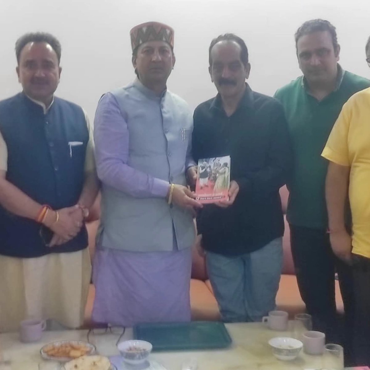 BHJwithsikander's tweet photo. इस अवसर पर जिला भाजपा अध्यक्ष श्री रतन सिंह पाल जी, जिला महामंत्री श्री भरत साहनी जी, मंडल अध्यक्ष श्री शैलेंद्र गुप्ता जी तथा अन्य सम्मानित पदाधिकारी एवं कार्यकर्ता साथ रहे।
#12YearsOfModiGovernment @narendramodi @BJP4Himachal @BJP4India @PMOIndia @BJYMinHP @SikanderBJP https://t.co/Ye21GY2yc2