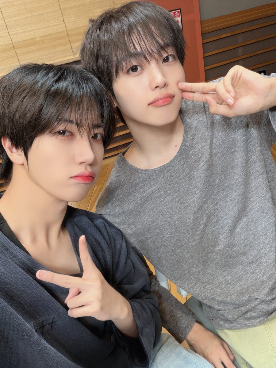 CRAVITYstarship's tweet photo. [📸]
260622 MBC FM4U #친한친구방송반

#CRAVITY #크래비티
#WONJIN #원진
#HYEONGJUN #형준
#ReDeFINE
#AWAKE https://t.co/cxXuJQZl7n