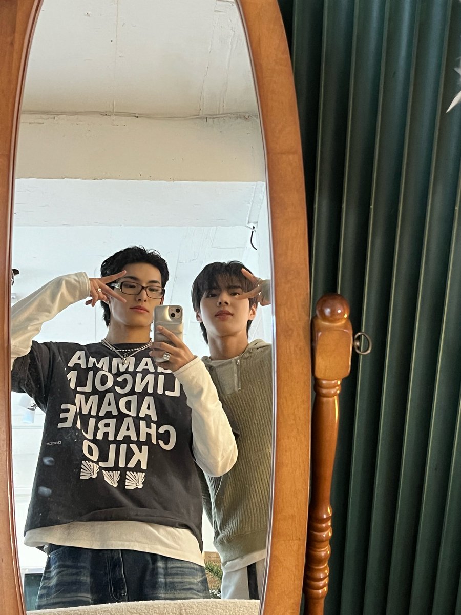 82Message's tweet photo. [#찬이러그]
헤이 happy birthday my 4lyfer 조금 많이 늦었지만 진짜 하루 그리고 이번년도 행복했으면 좋겠고 앞으로 더 더 더 더 재미있는 추억들 만들자 우리 콩똥빈이 😼😼

#82MAJOR #82메이저 #에이티투메이저
#윤예찬 #YOONYECHAN https://t.co/GiI53TmV35