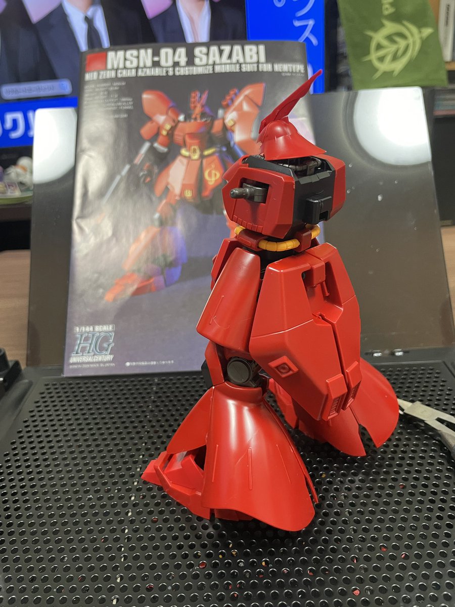 mmmkamikoh's tweet photo. HGサザビーもなかなかかっこいい。バックバックとライフルはメッサーにつけてしまうけど。サザビーの頭のアンテナをなくてトサカだけにすると急にただの隊長機って感じがしていいな。
水色のザク買ってしまった。 https://t.co/UGpLgqUMfc