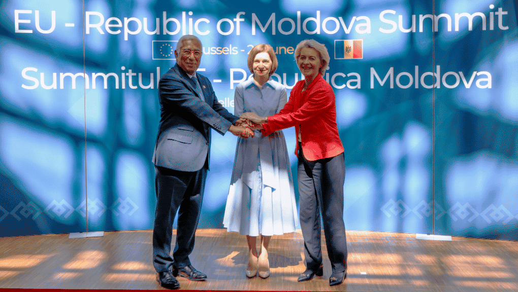 EUCouncil's tweet photo. 🇲🇩🇪🇺 At their second bilateral summit, EU and Moldova leaders welcomed the substantial reform progress achieved by Moldova demonstrating the country’s readiness to advance on its EU path.   

People of Moldova belong in the EU.   

→ https://t.co/hcY99cCVbh https://t.co/9o8hFvF369