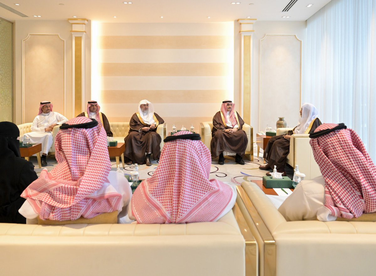 MWLOrg_en's tweet photo. H.E. Sheikh Dr. Mohammed Al-Issa @MhmdAlissa, Secretary-General of the Muslim World League and Chairman of the Organization of Muslim Scholars, received earlier today Prof. Saleh bin Abdullah Al-Mezel, President of Majmaah University and Chairman of the Board of Directors of CIFAL Saudi Arabia, along with the accompanying delegation.
During the meeting, a number of topics of mutual interest were discussed.