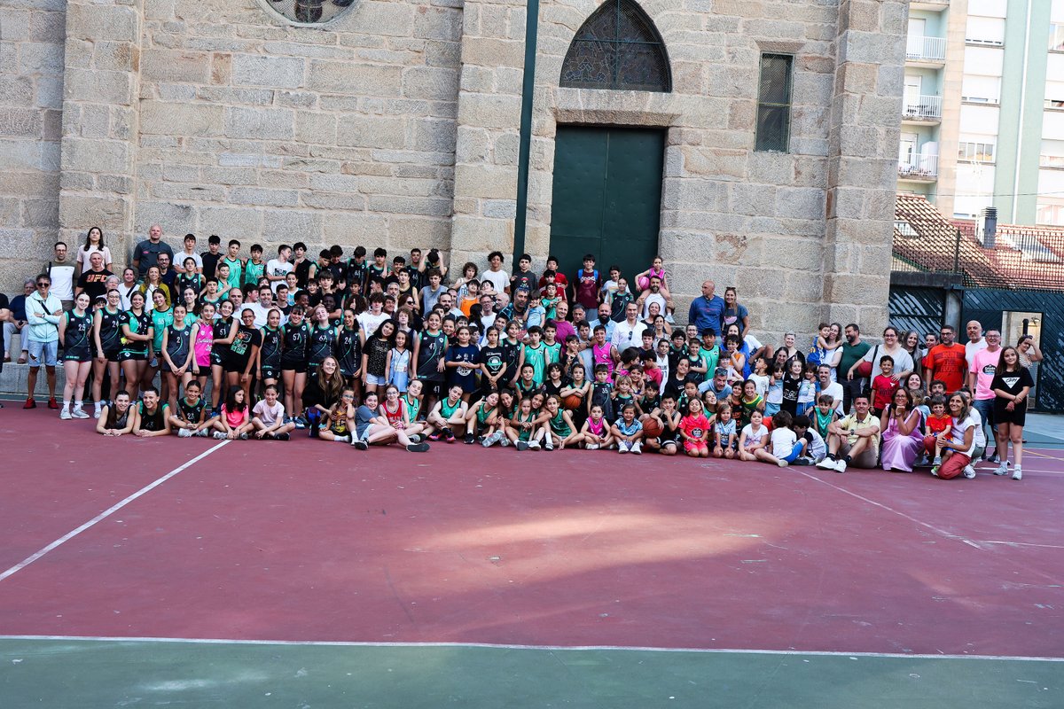 CSalesianosVigo's tweet photo. El pasado viernes vivimos nuestra ya tradicional Fiesta Fin de Temporada, una jornada de convivencia entre todas las categorías del club desde baby hasta senior.

Una tarde con algo de basket pero sobre todo con mucha diversión y más risas

En plan #saletobasket Literal. Bro

1/7 https://t.co/4knjP6EIxp