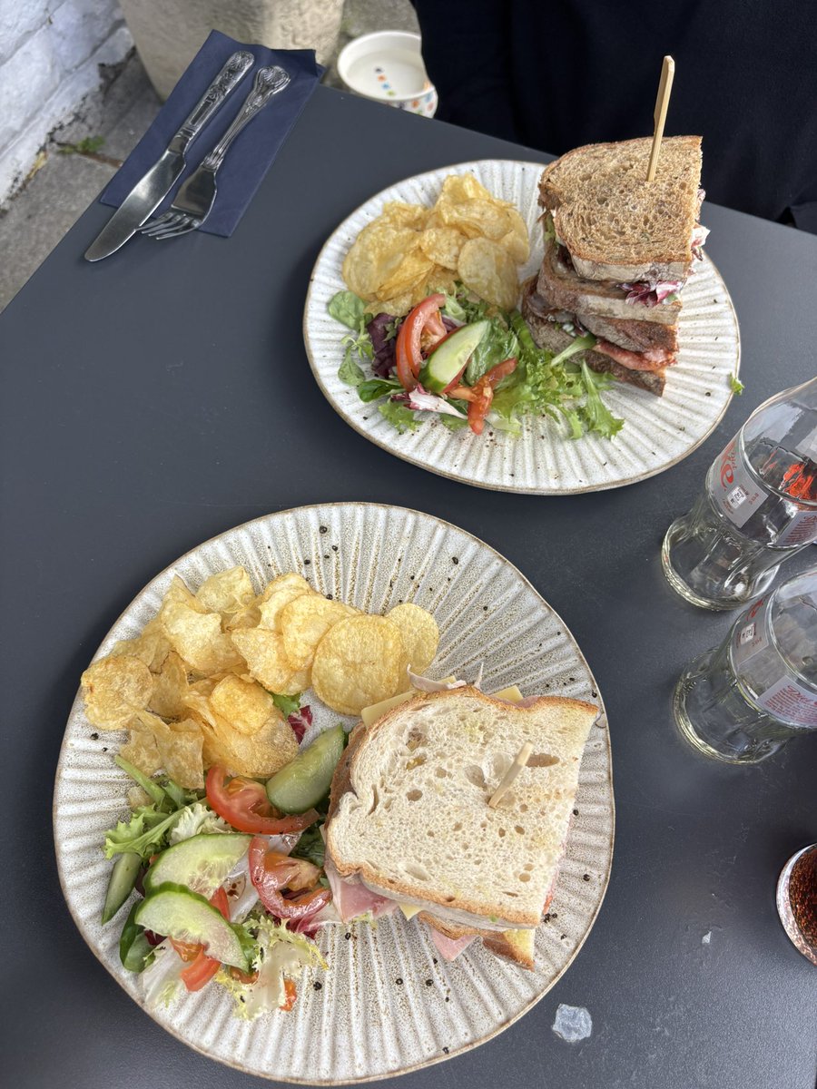 shushulives's tweet photo. ham, cheese &amp; chilli jam sandwich https://t.co/sxWvWFsyou