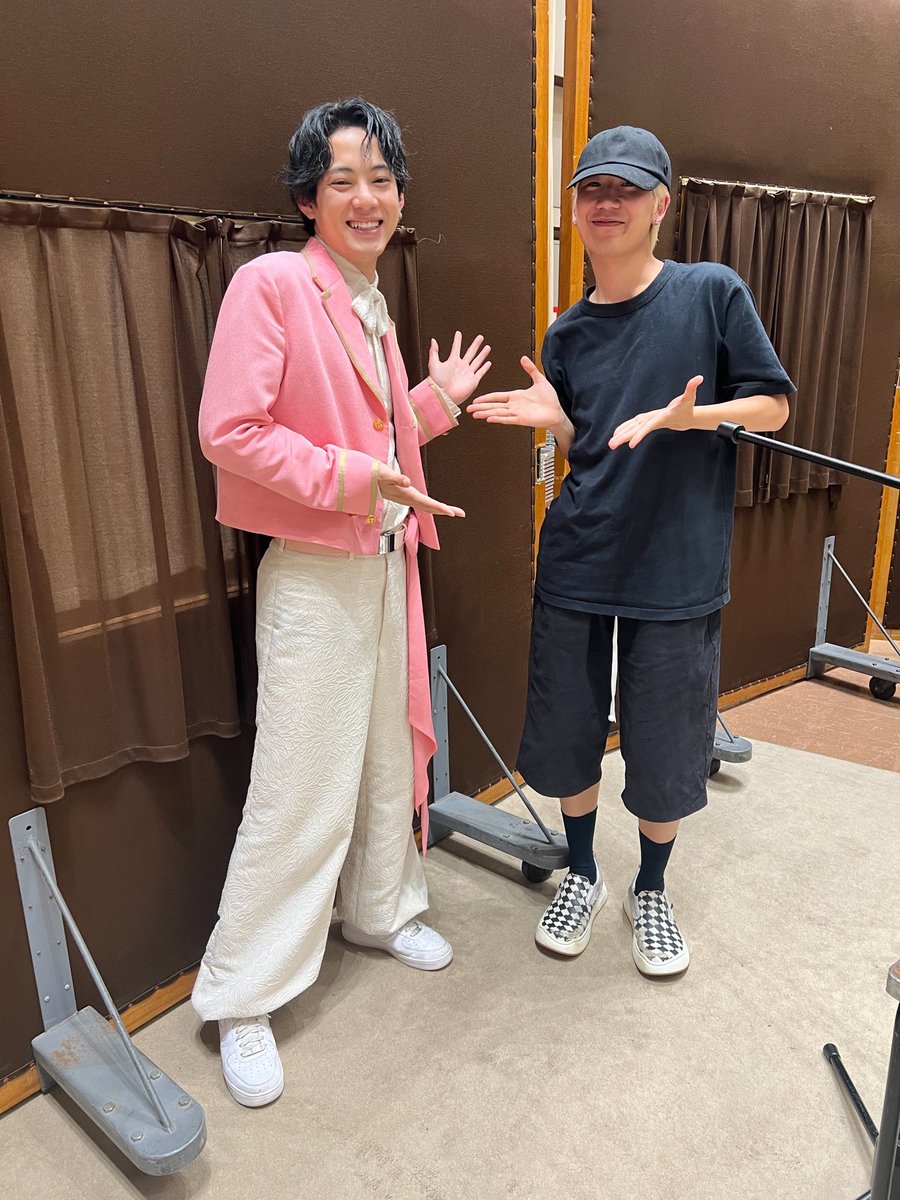 monaki_official's tweet photo. ケンケンです🗡️
「#ミュージックライン 」聴いていただけましたか？？
MAZZELさんとご挨拶した時に実は10年前に映画で共演していたんですよと、HAYATOさんからお話してくださいました！
10年後に2ショットを撮らせて頂きました！！
今後またお仕事で共演できるように頑張っていきます〜💪🏻

では！！ https://t.co/SRlOG5D4cW