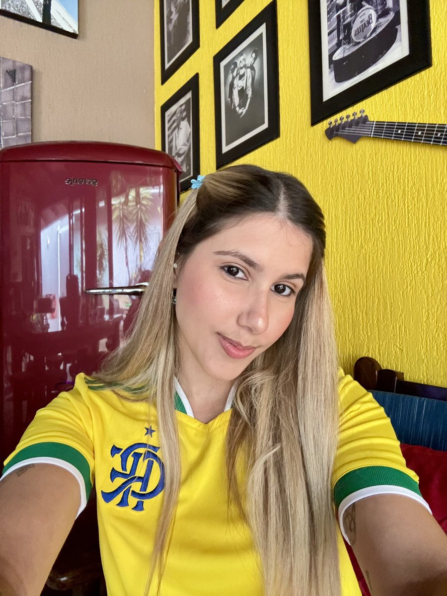 alinearrudaa2's tweet photo. melhor época do ano e eu posso provar 💚💙💛⭐️✨ https://t.co/sPu2VPrlhC