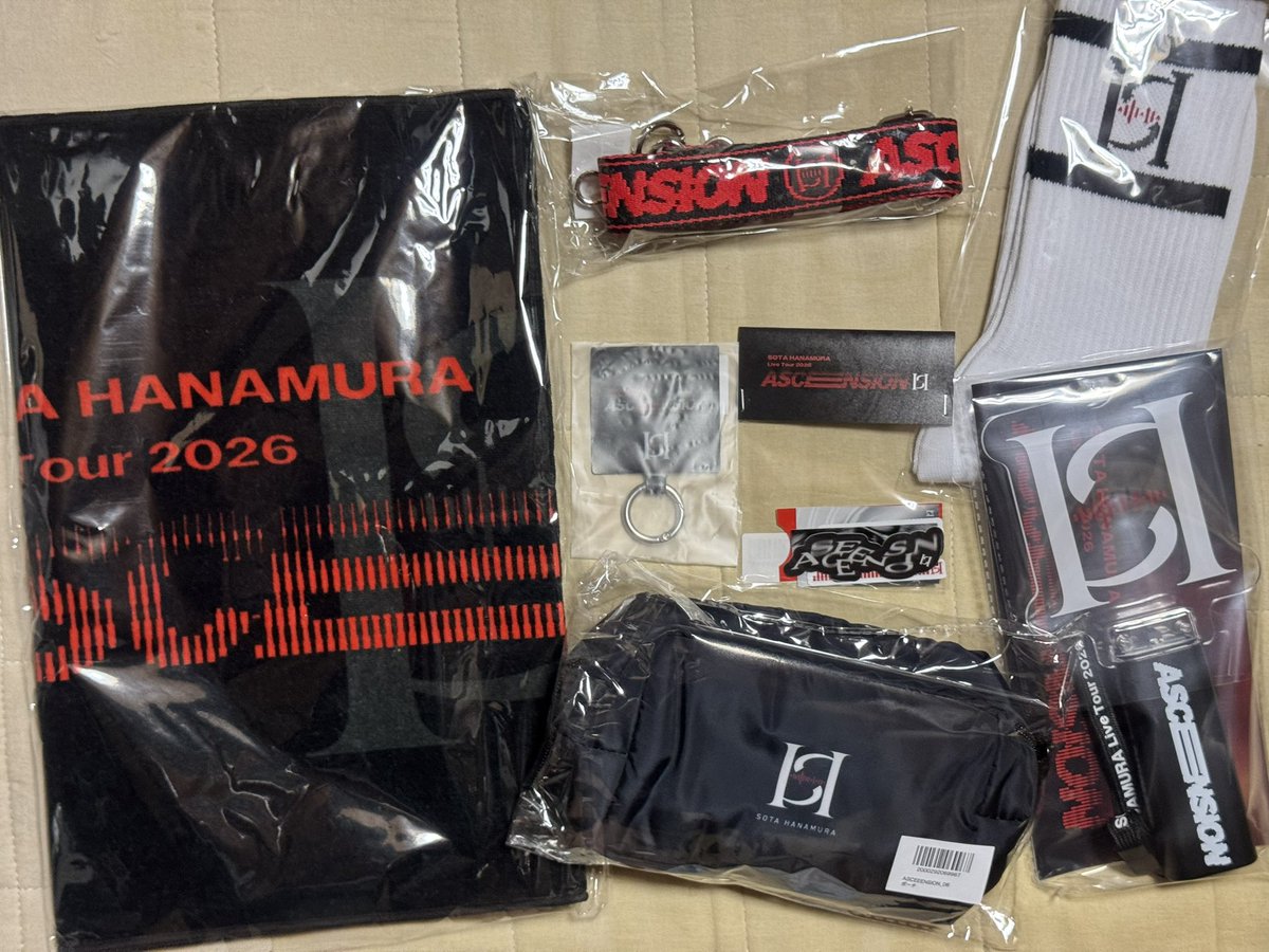 ippei11_1's tweet photo. 想太くんのライブグッズとNOśWEAのロゴポーチ届いてました😊
#花村想太
#SOTAHANAMURA
#NOśWEA https://t.co/lCd0XltV6s