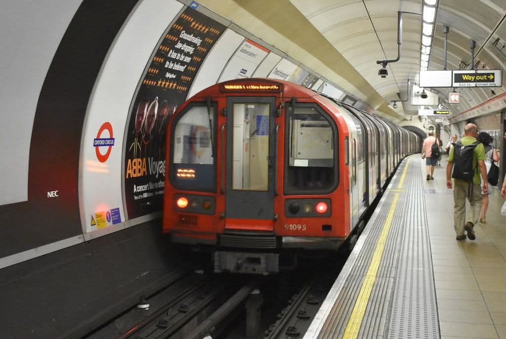 Londontubetrain's tweet photo. Central line tube 

   #londonunderground #londonundergroundtrain #londonundergroundtube #underground #undergroundtube #undergroundtrain #undergroundmindthegap #mindthegap #mindthegapunderground https://t.co/sogjlDgeeN