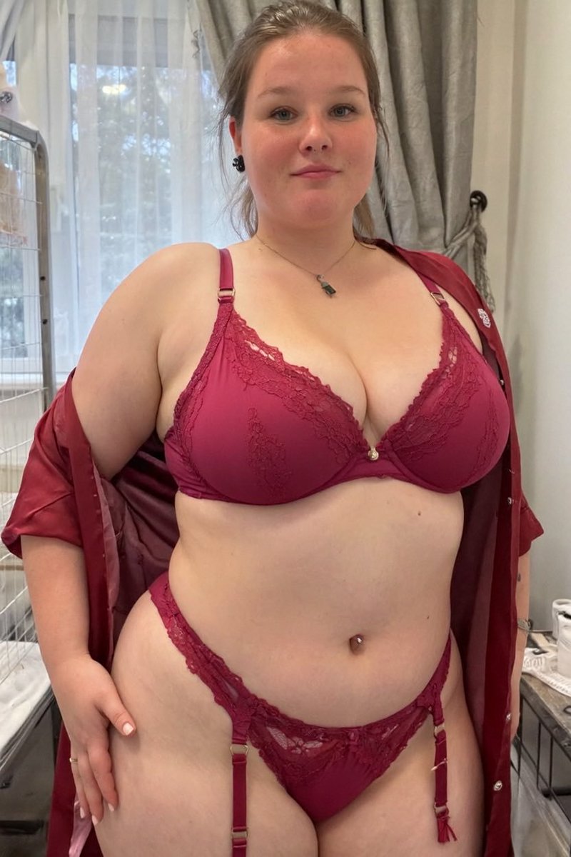 yourchubbymaddy's tweet photo. Hey I know I’m not the hottest woman around… but how do I look without makeup https://t.co/DM3u7gb4Kl