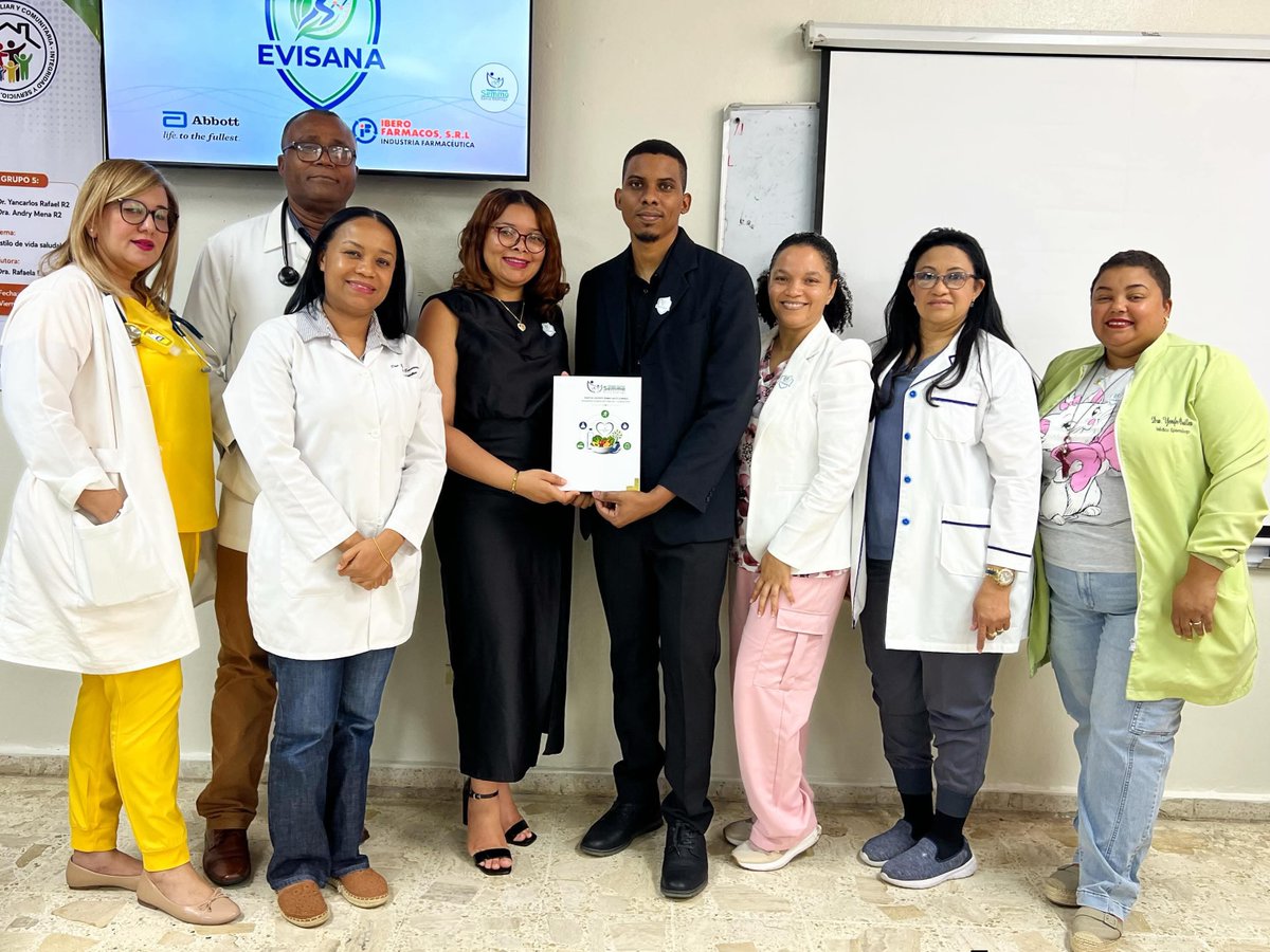 DocenteSanto's tweet photo. Los residentes de Medicina Familiar y Comunitaria del Hospital Docente SEMMA SD culminaron la presentación de sus proyectos finales de promoción y prevención en salud, abordando temas como asma bronquial y estilos de vida saludables. 
#SEMMA #Pyp #Programas https://t.co/wXD0KEAjIu