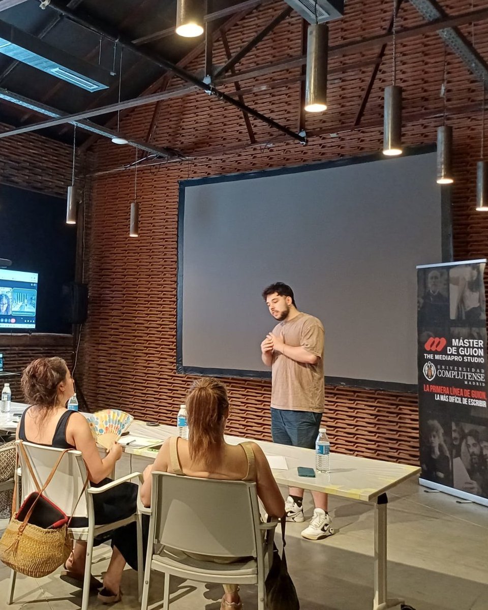 MasterGuionTMS's tweet photo. Els nostres estudiants ja han defensat els seus Treballs de Fi de Màster 👏

✨ Un pas decisiu que marca el tancament d’una etapa i l’inici de tot el que està per venir ✨ https://t.co/lRKH1g8swi